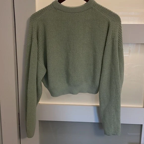 H&M Pastel green cropped sweater. - Picture 2 of 2